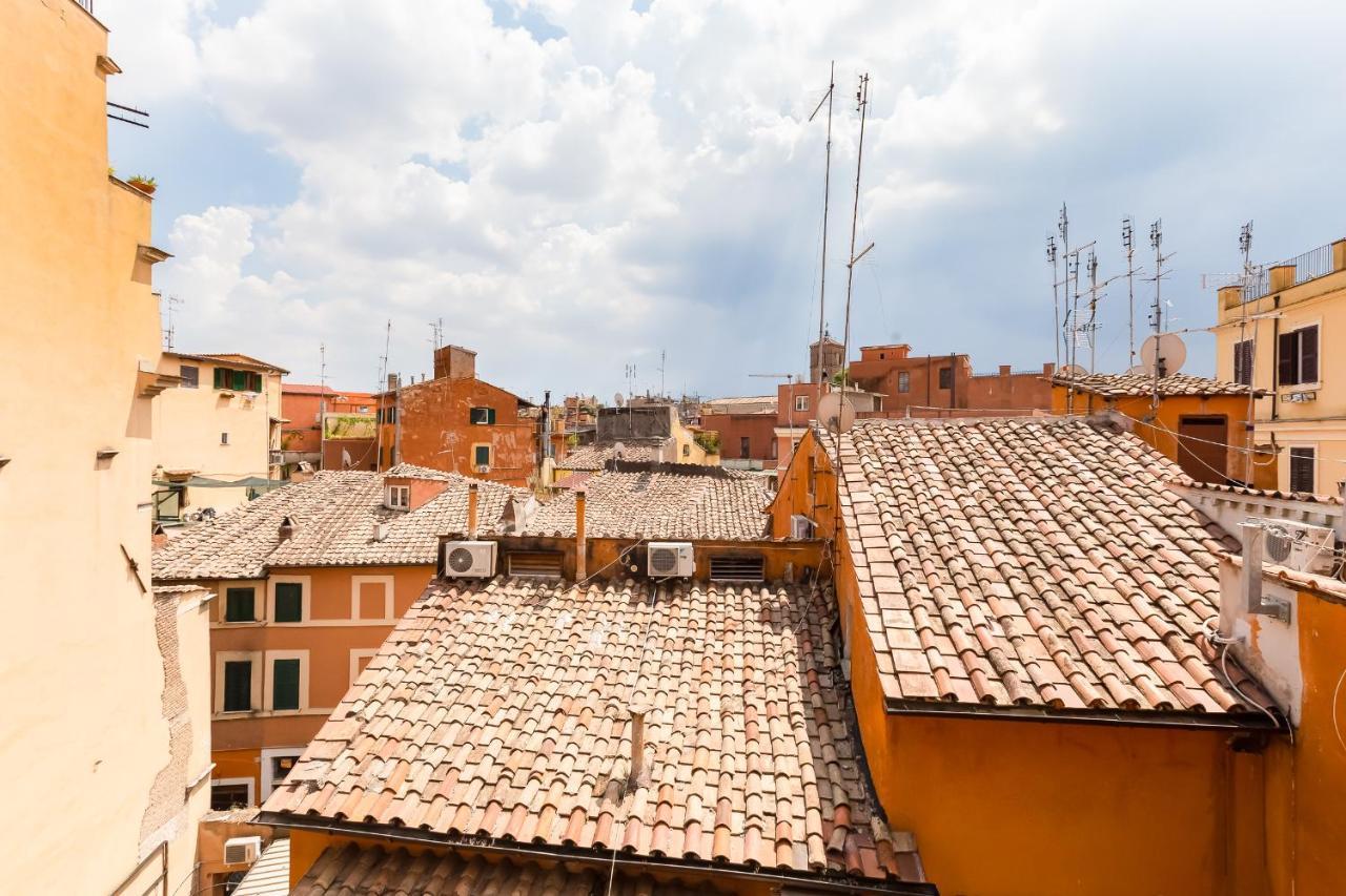 Romantic House With Terrace Apartment Rom