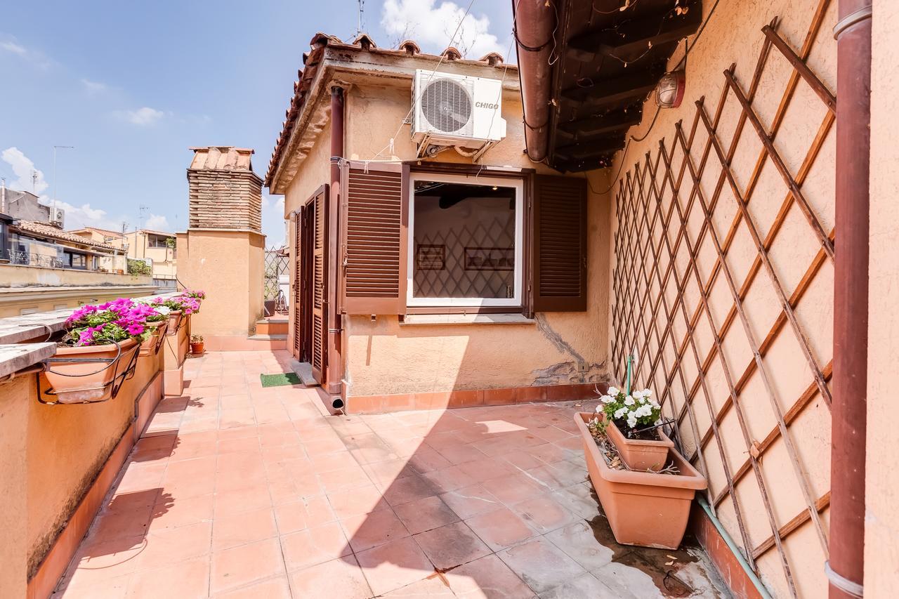 Apartment Romantic House With Terrace Rom