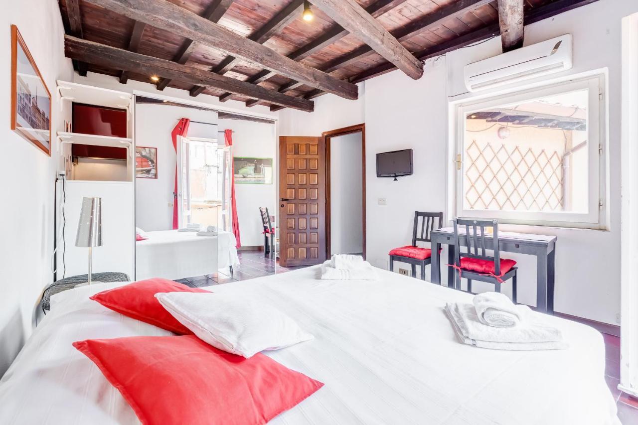 Apartment Romantic House With Terrace Rom